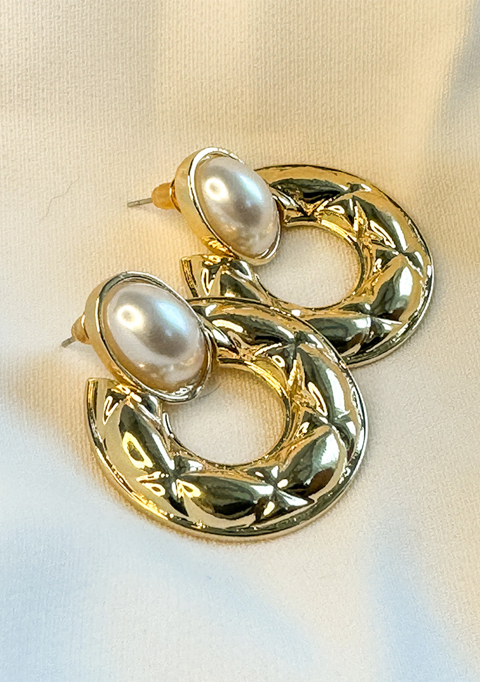 VINTAGE PEARL CREST EARRINGS