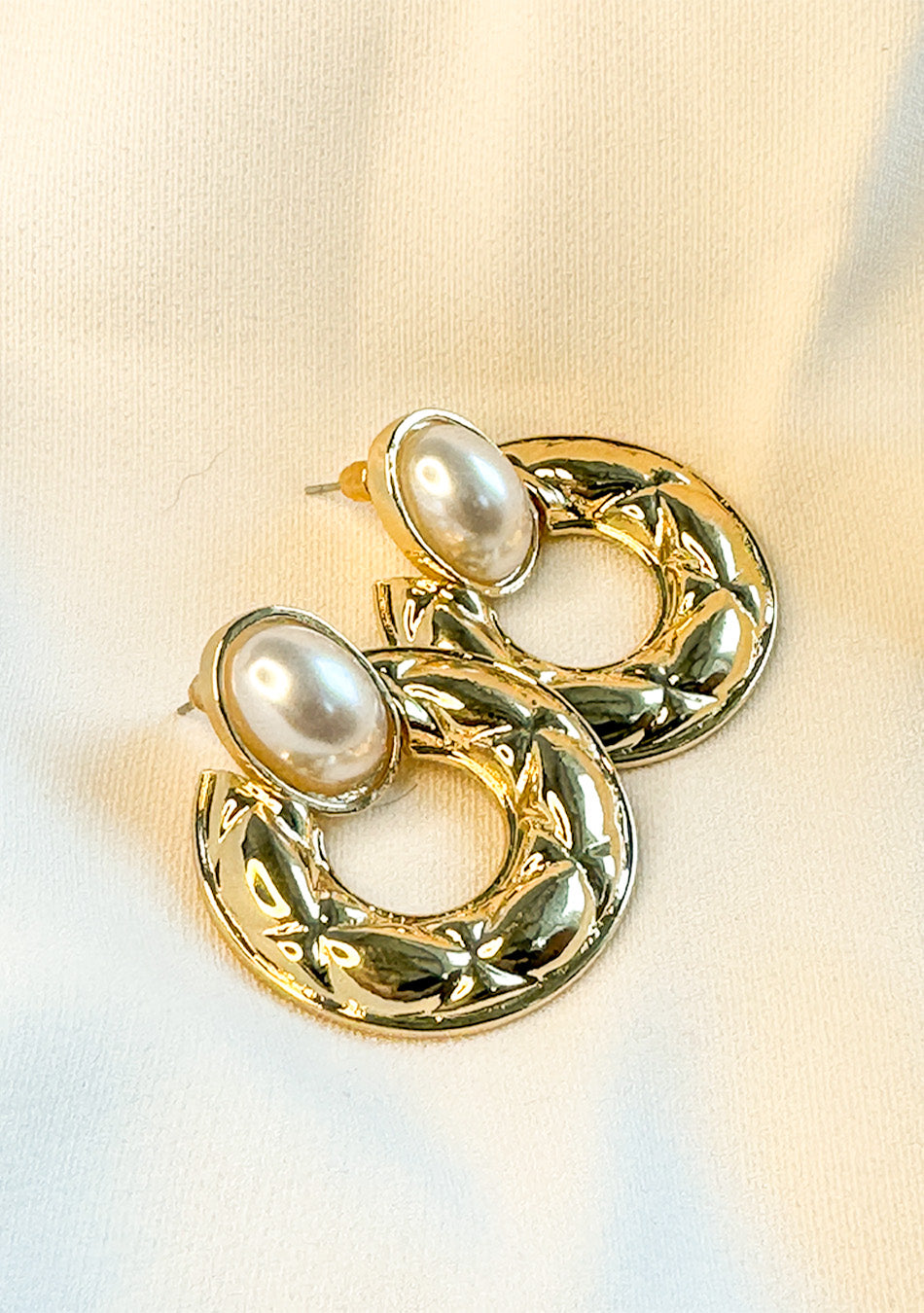 VINTAGE PEARL CREST EARRINGS