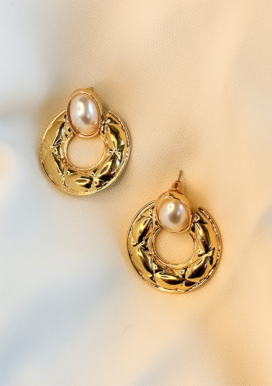 VINTAGE PEARL CREST EARRINGS