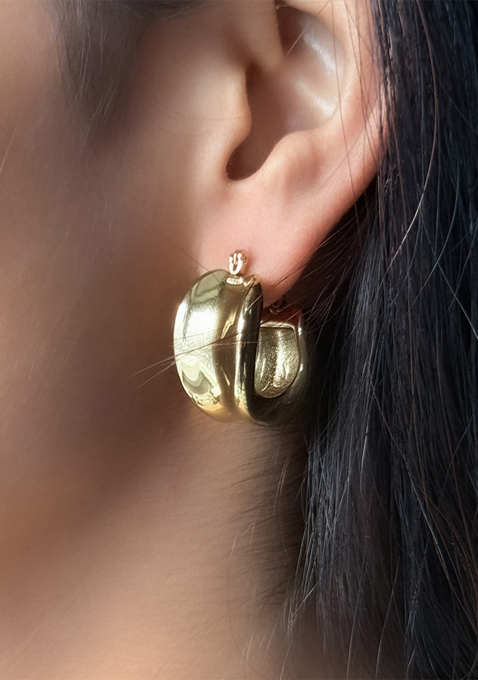 CHUNKY GOLD HOOP EARRINGS