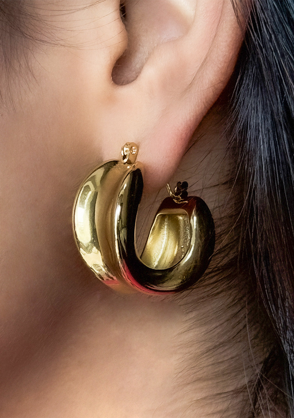 CHUNKY GOLD HOOP EARRINGS