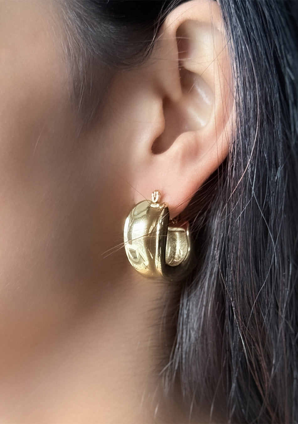 CHUNKY GOLD HOOP EARRINGS