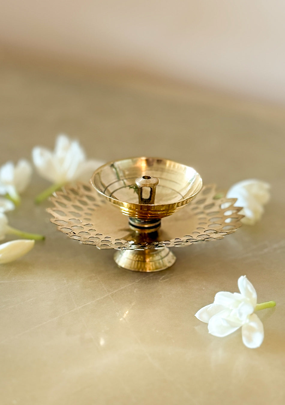 Brass round flower Diya