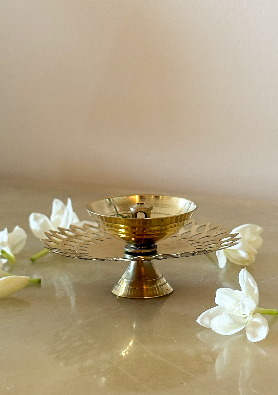 Brass round flower Diya