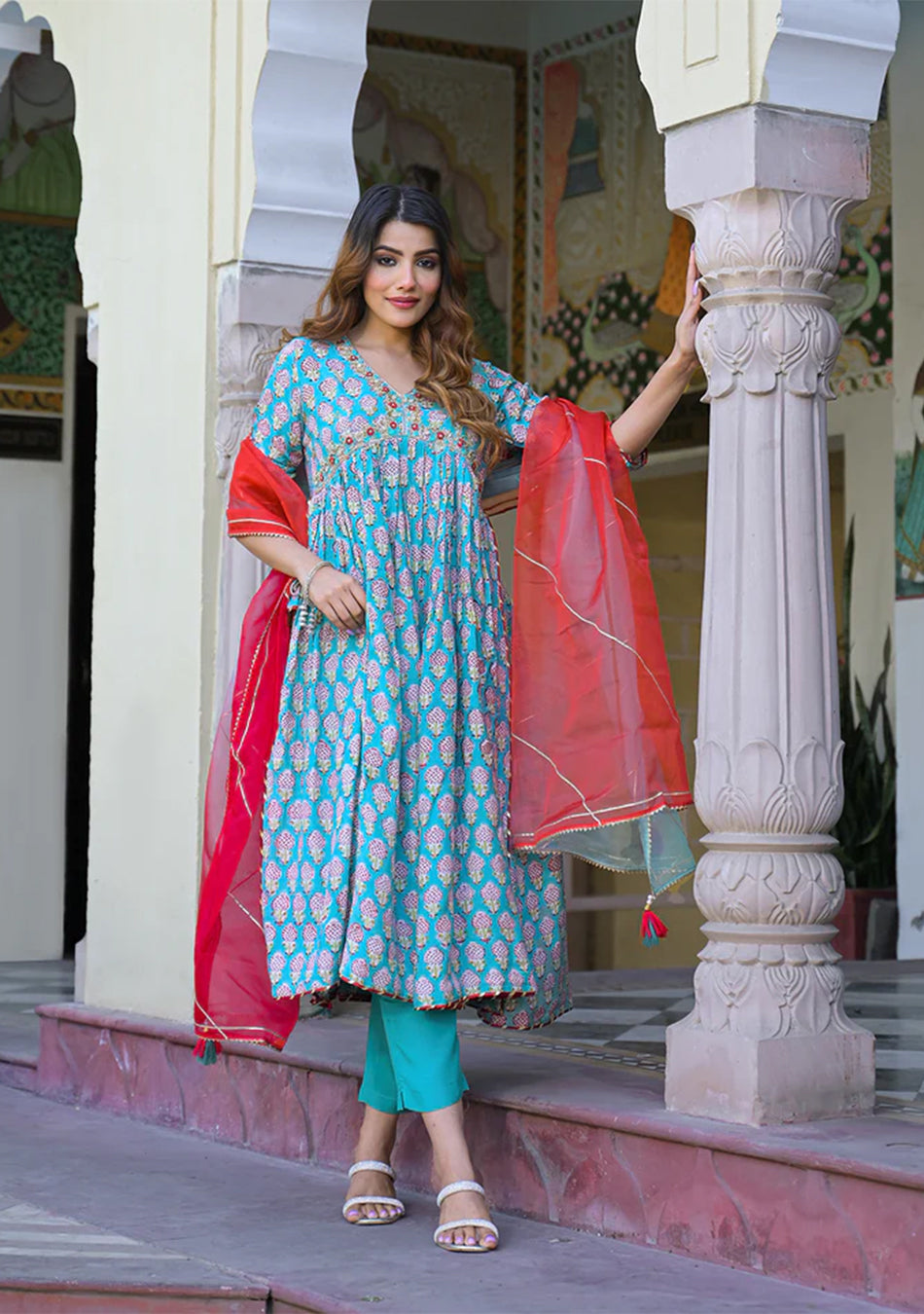 Turquoise blue Floral Muslin Printed Kurta Pand with Dupatta