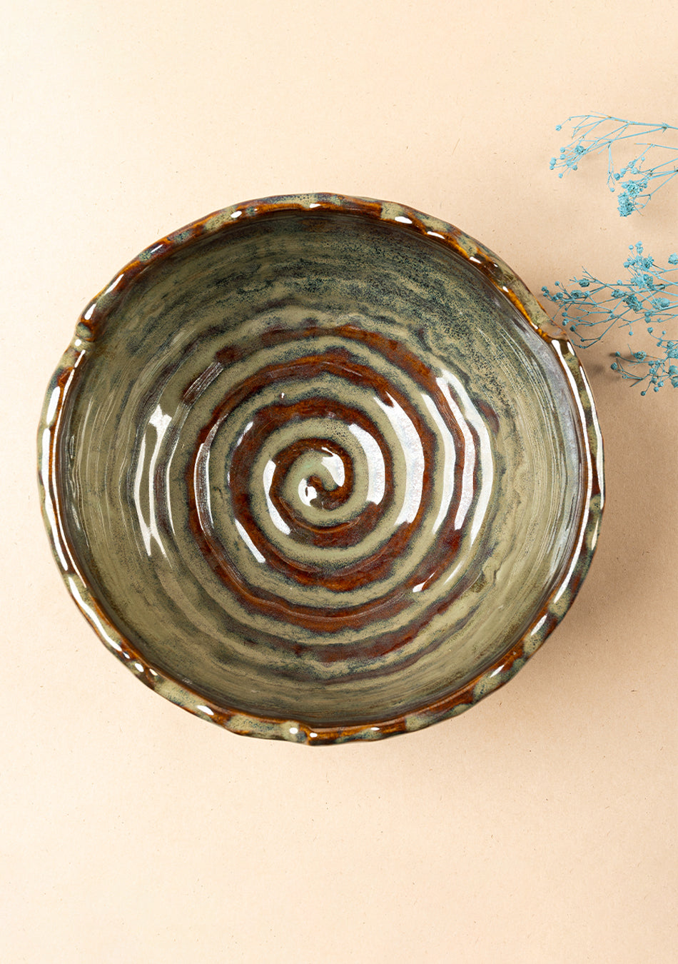 Auburn Glisten Seashell Serving Bowl (small)