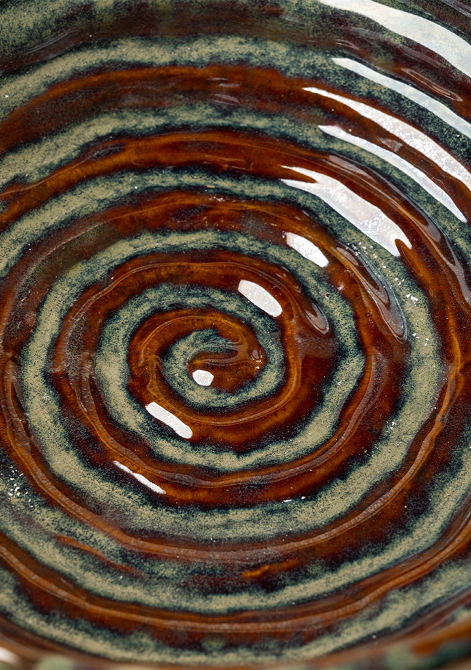 Auburn Glisten Seashell Serving Bowl (large)