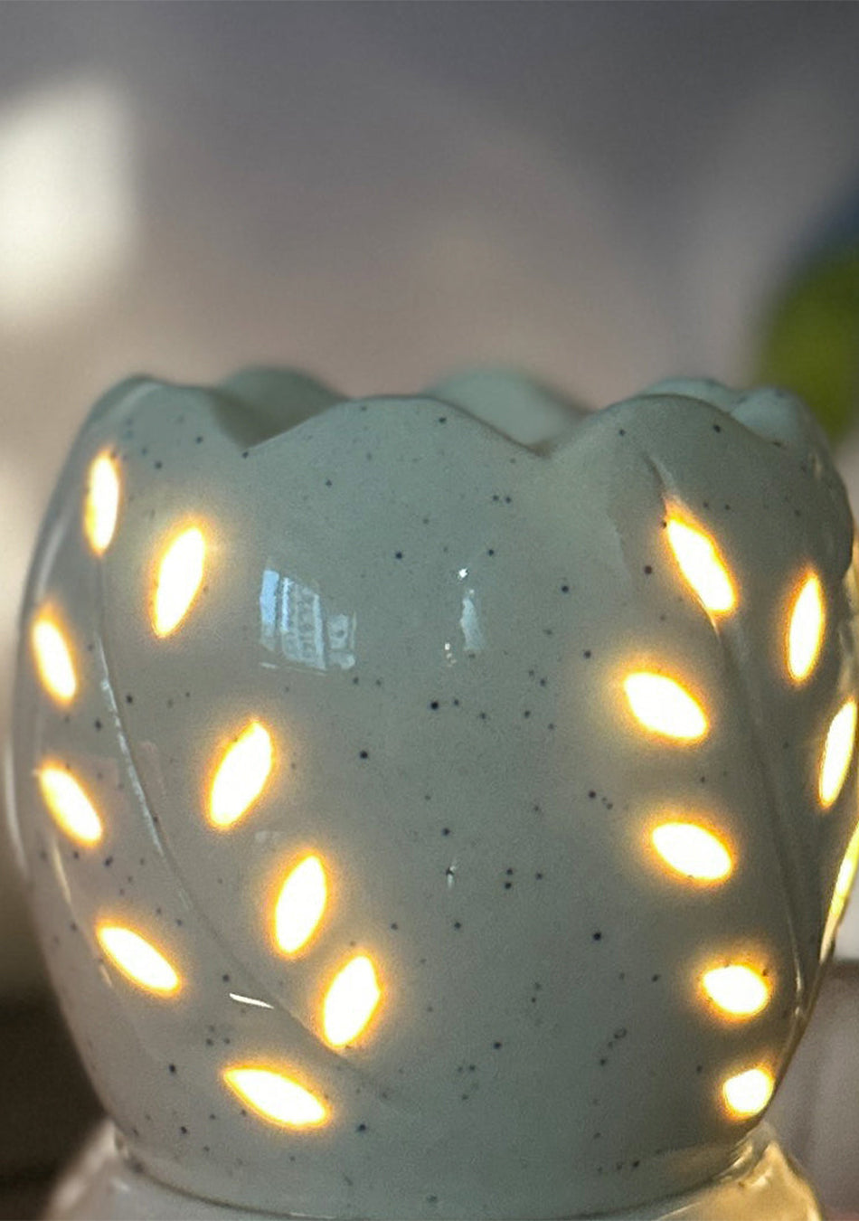 Ivory Leaf Ceramic Diffuser