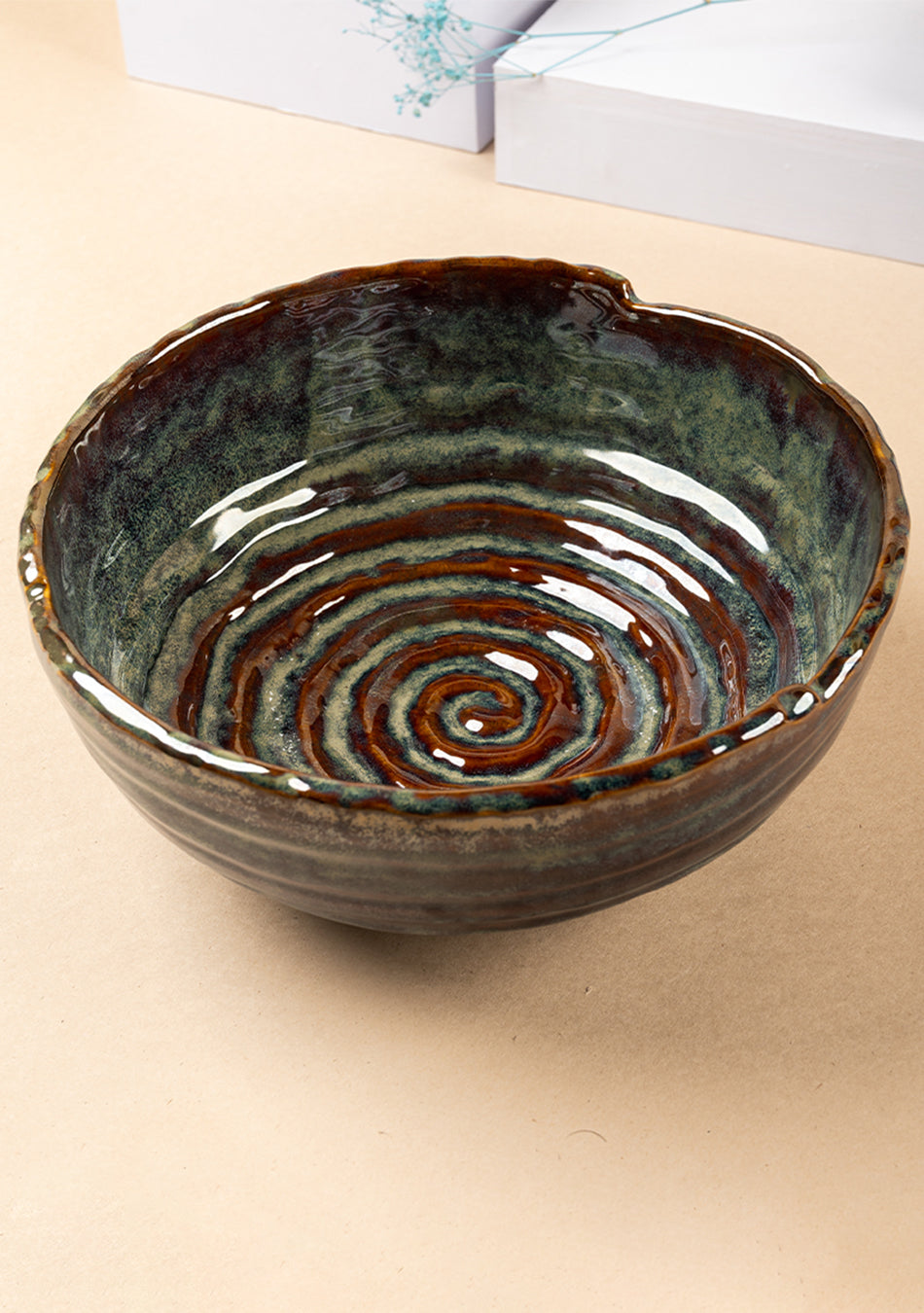 Auburn Glisten Seashell Serving Bowl (large)