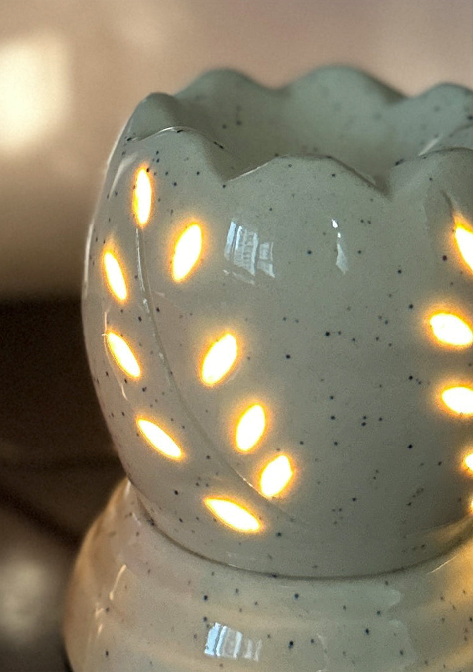 Ivory Leaf Ceramic Diffuser