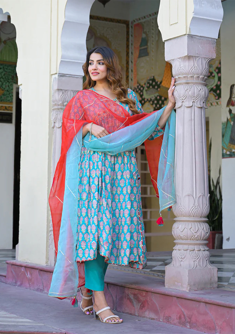 Turquoise blue Floral Muslin Printed Kurta Pand with Dupatta