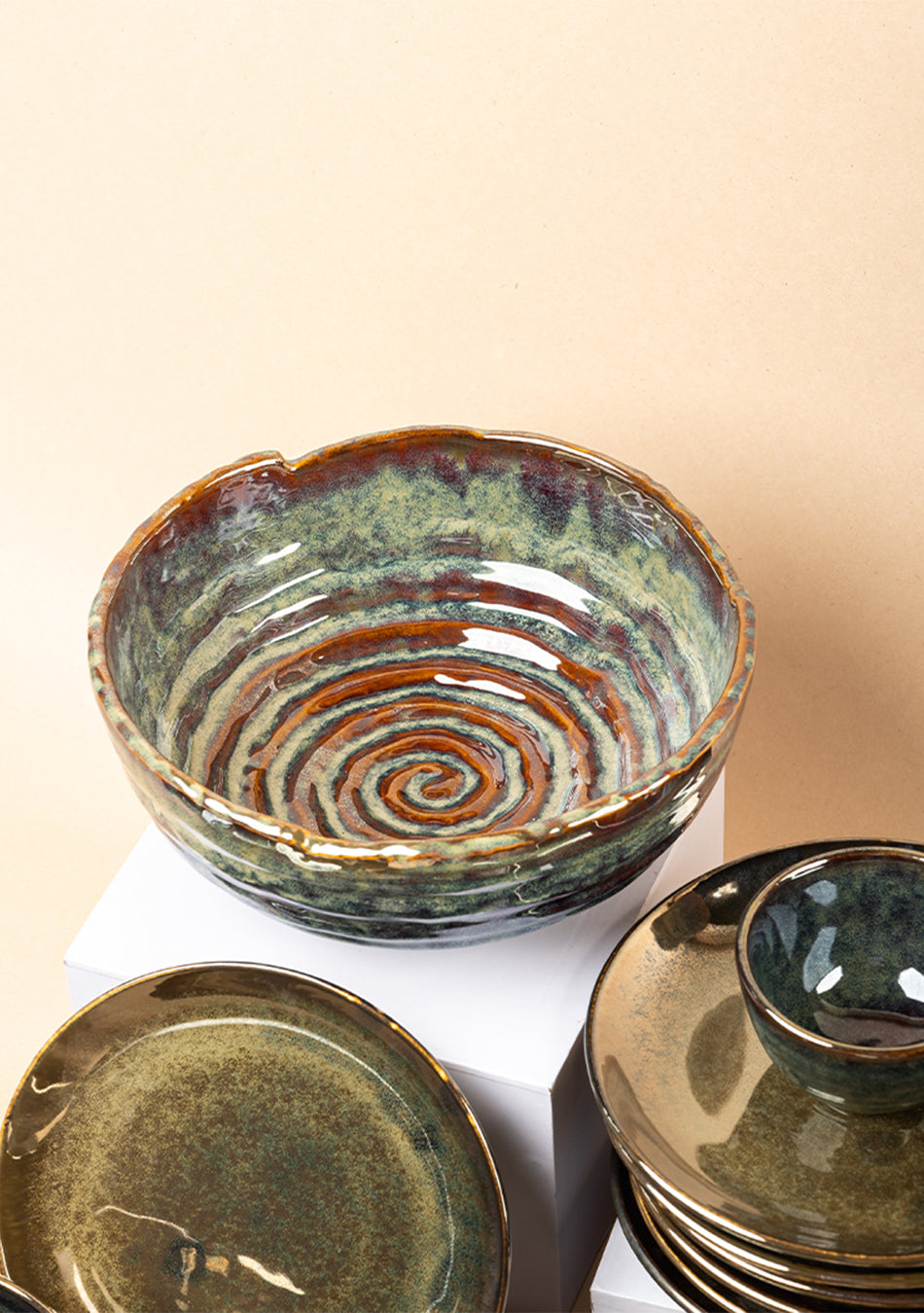 Auburn Glisten Seashell Serving Bowl (large)