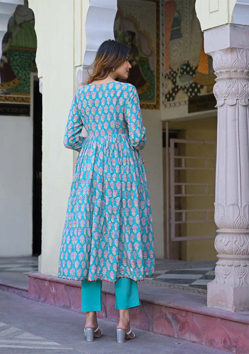 Turquoise blue Floral Muslin Printed Kurta Pand with Dupatta