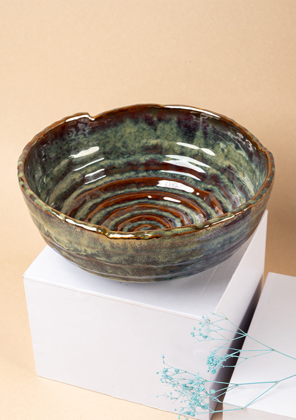 Auburn Glisten Seashell Serving Bowl (large)