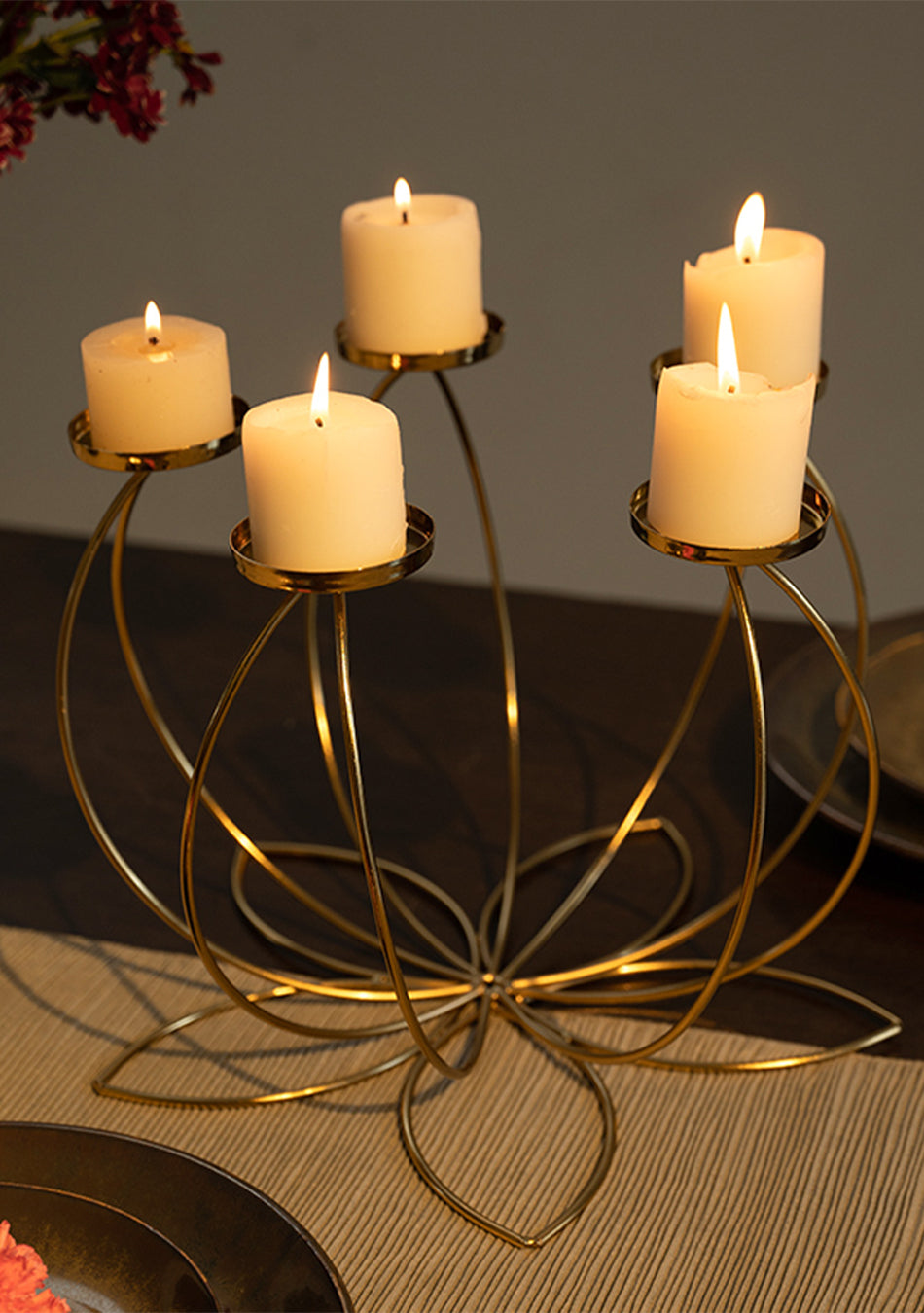 GOLD LOTUS CANDLE STAND