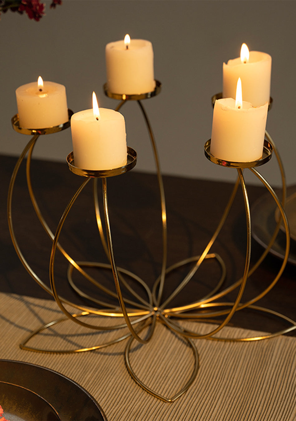 GOLD LOTUS CANDLE STAND