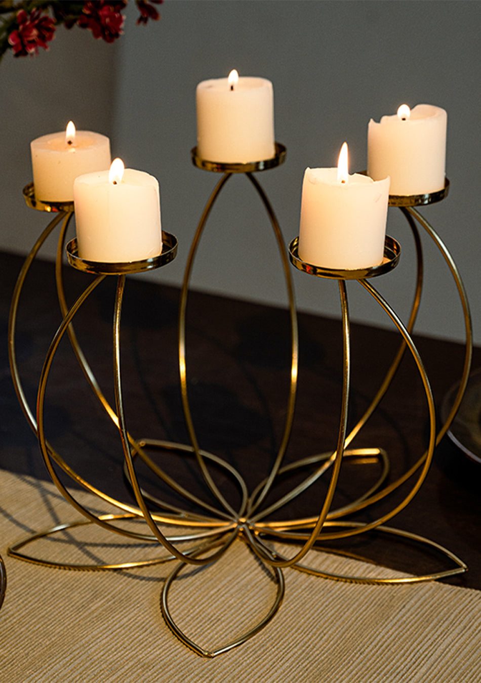 GOLD LOTUS CANDLE STAND