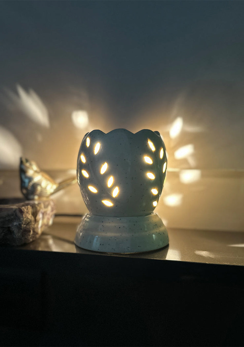 Ivory Leaf Ceramic Diffuser