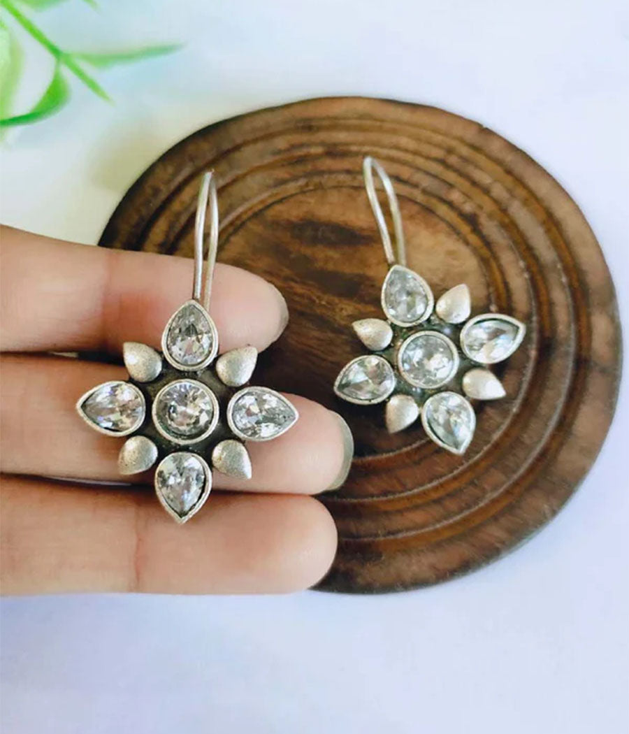 Snowy Petal Hook EARRINGS