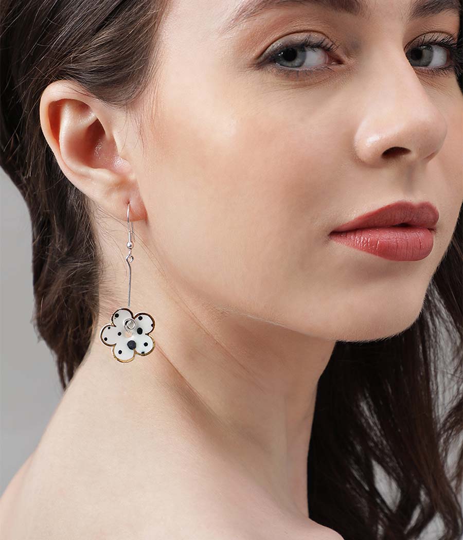 Snowdrop Noir Earrings