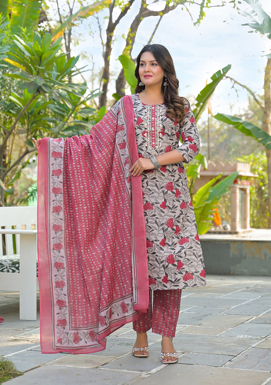 Intricate border detailing on Aravalii Desert Rose complementary printed dupatta
