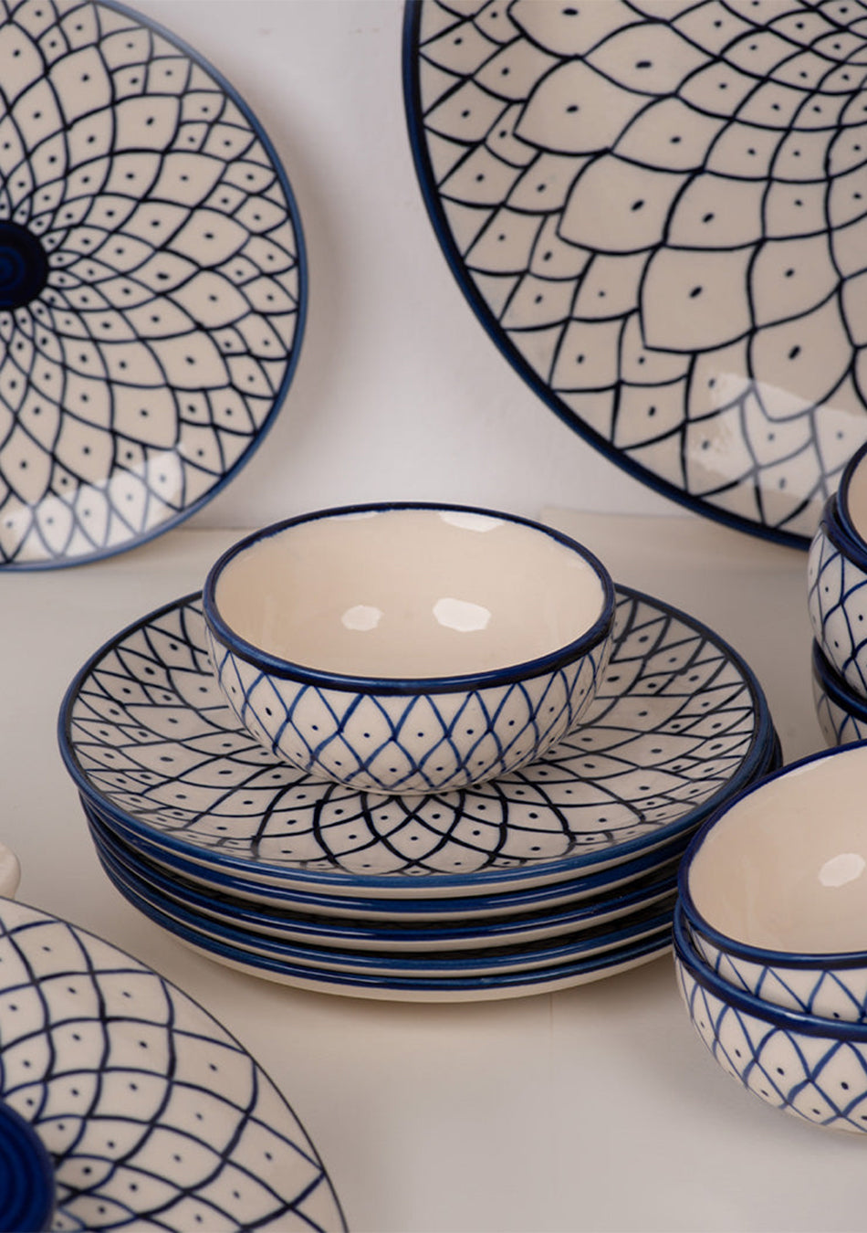 Lily of The Nile Ceramic Dinnerset - Set of 37