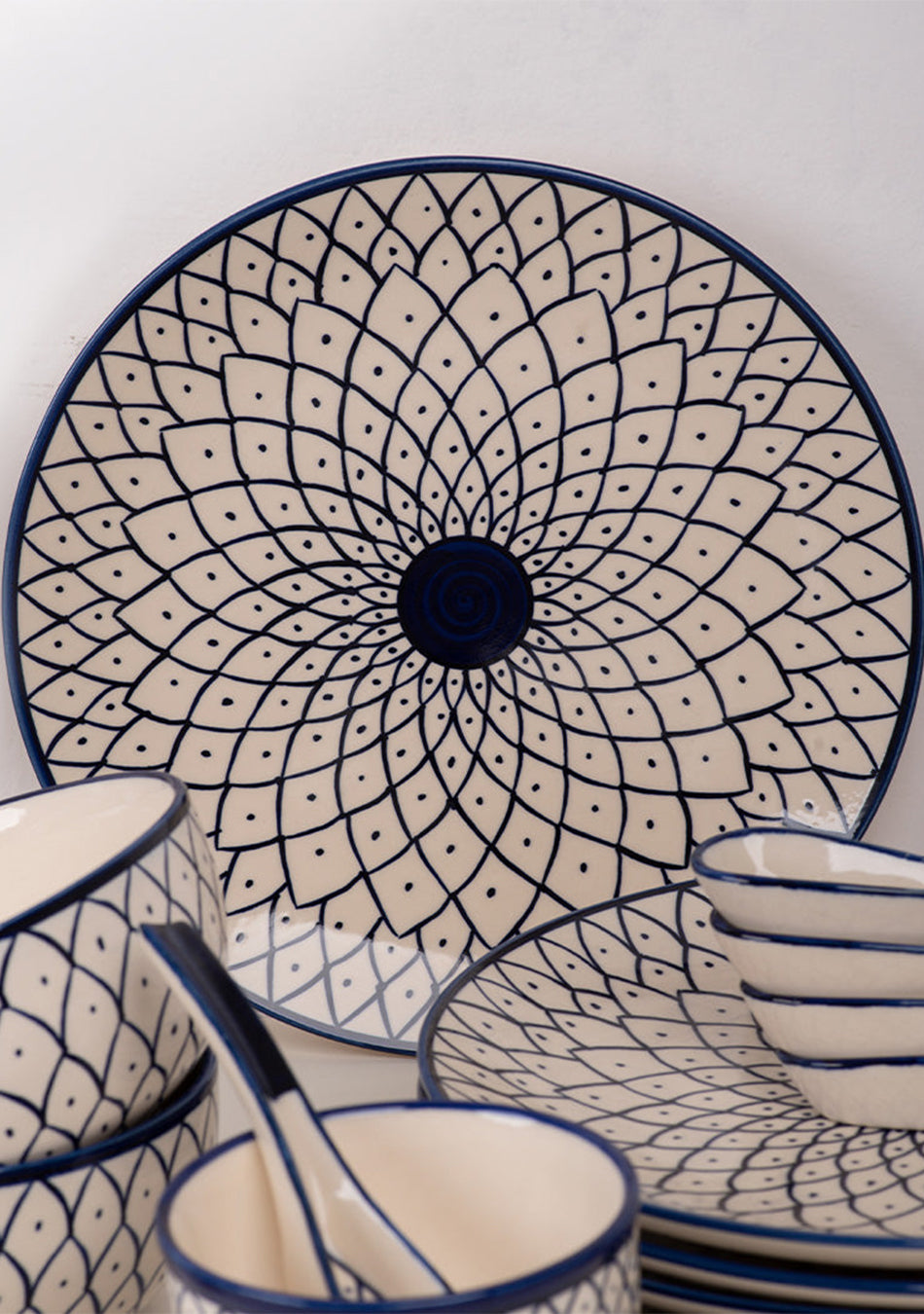 Lily of The Nile Ceramic Dinnerset - Set of 37