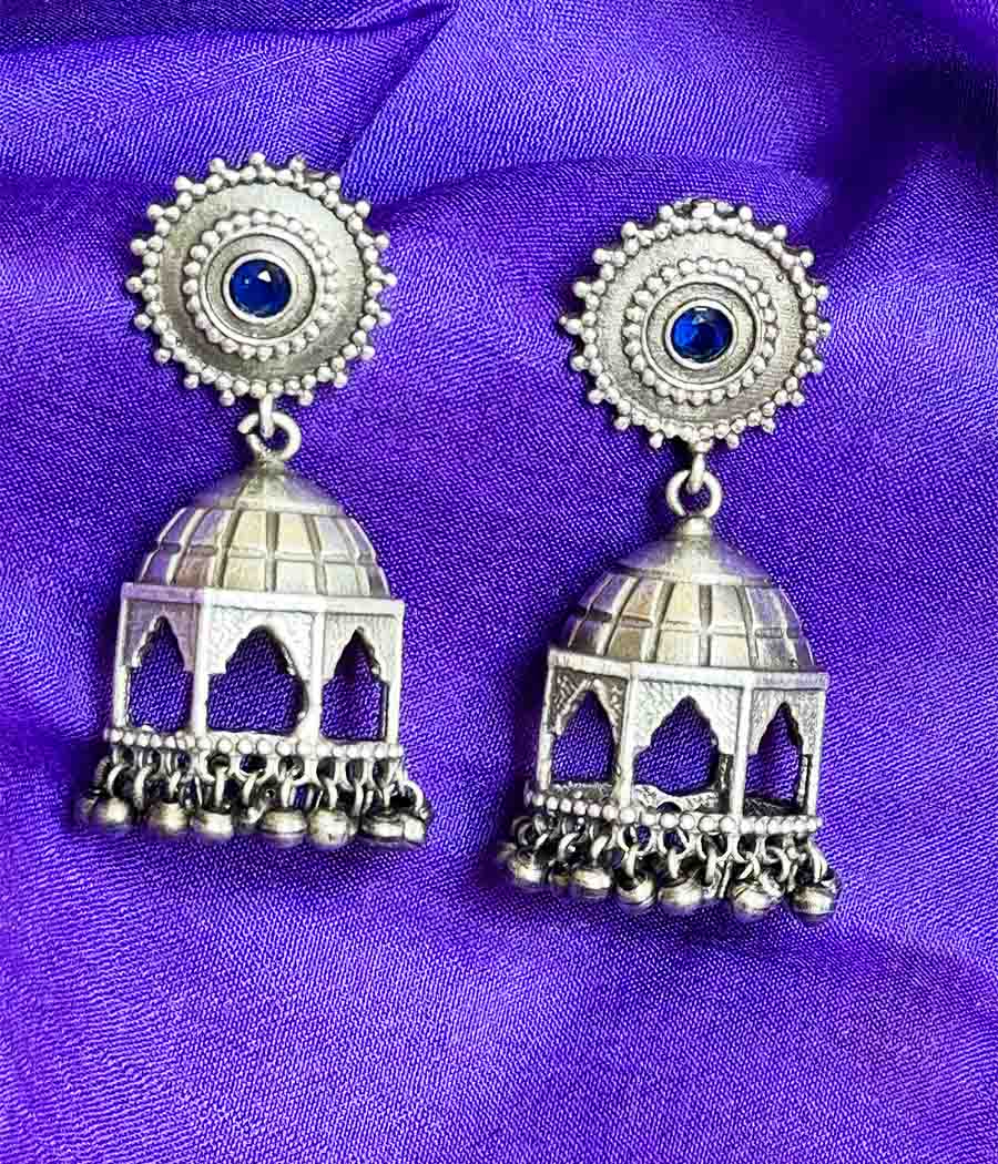 Royal Vista Dangler