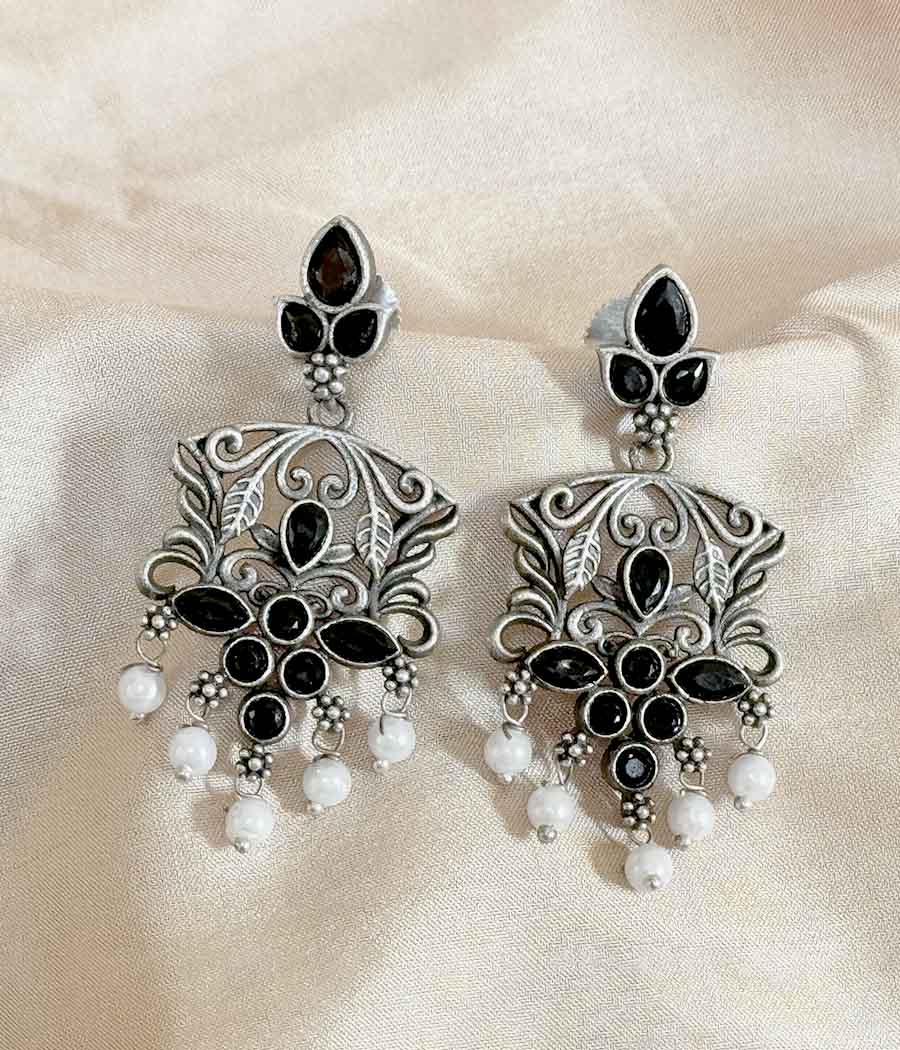 Midnight Pearl Elegance