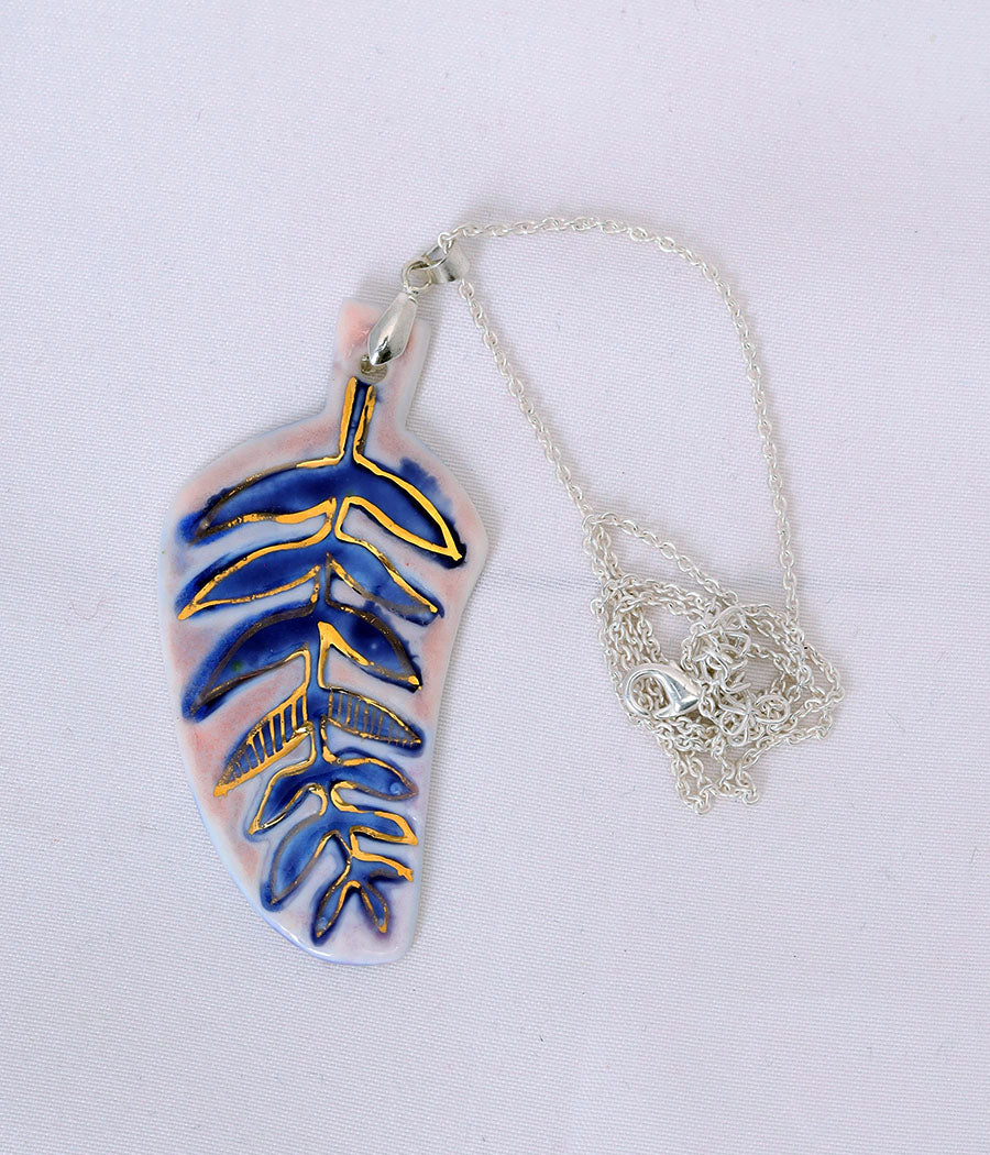 Leaf Design Pendant Set