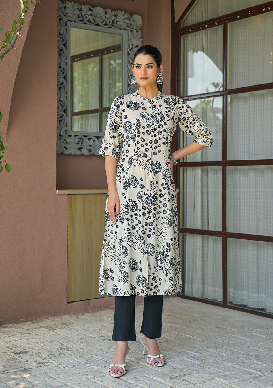 Ivory Noir Abstract Motif Kurta