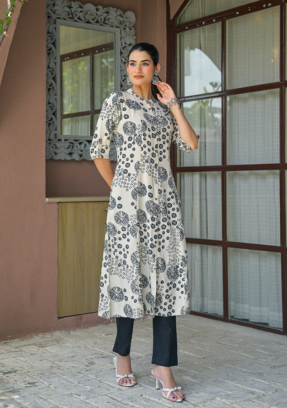 Ivory Noir Abstract Motif Kurta