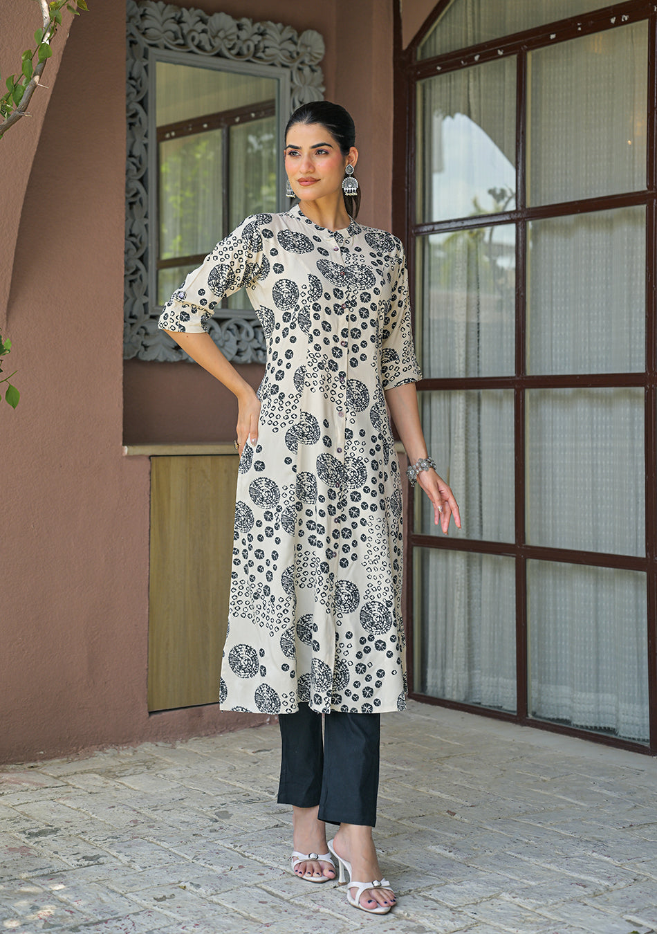 Ivory Noir Abstract Motif Kurta