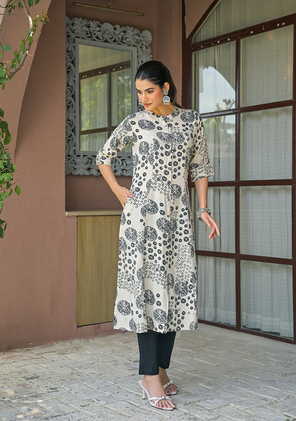Ivory Noir Abstract Motif Kurta