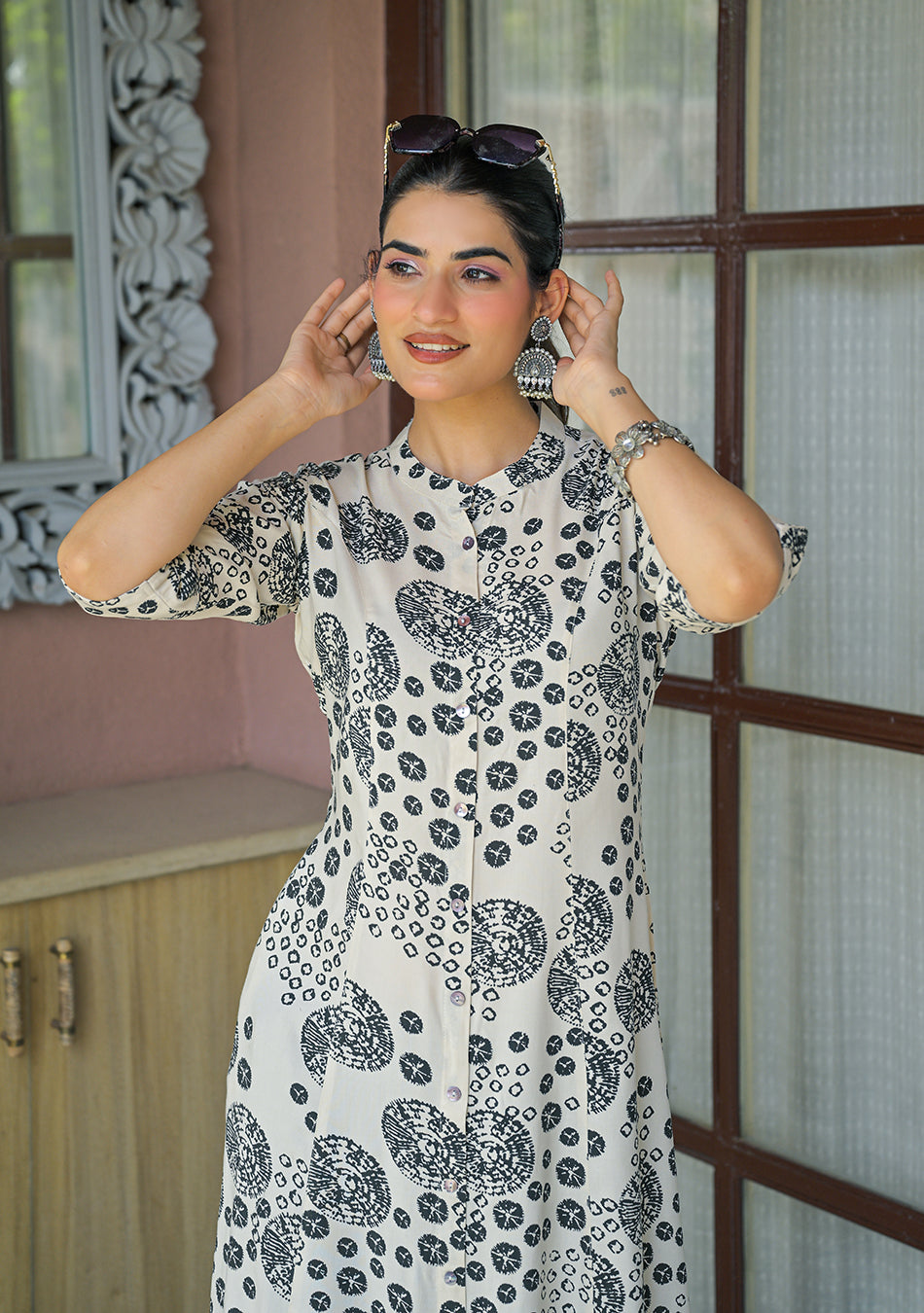 Ivory Noir Abstract Motif Kurta