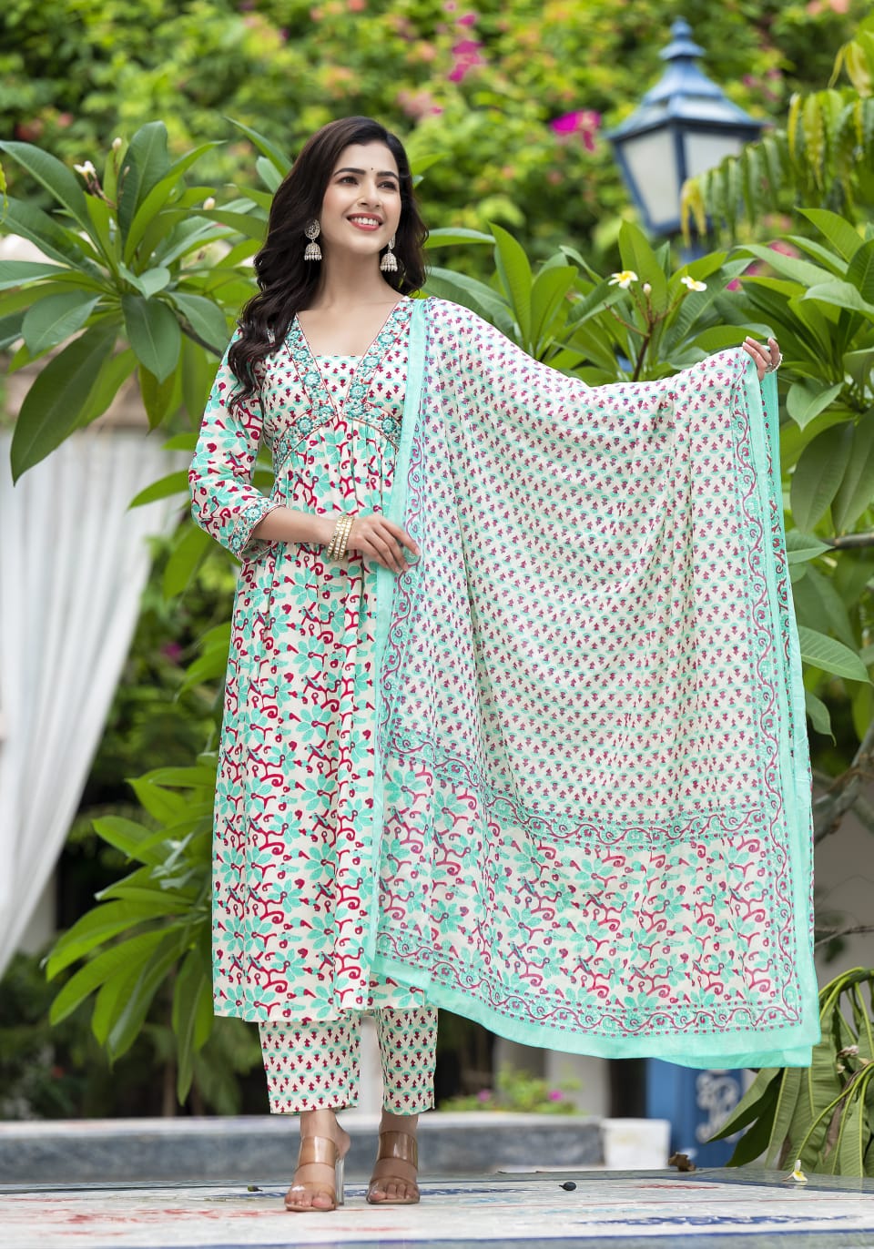 Women Green Floral Sweetheart Neck Anarkali Kurta With Pants