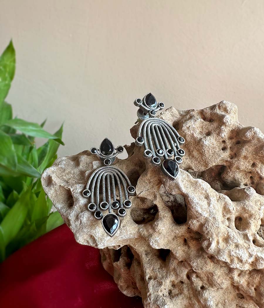 BLACK FROST RADIANCE STUDS