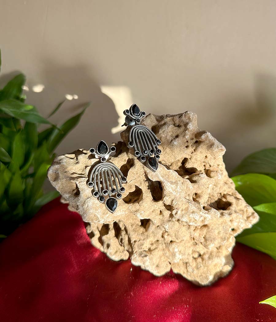 BLACK FROST RADIANCE STUDS