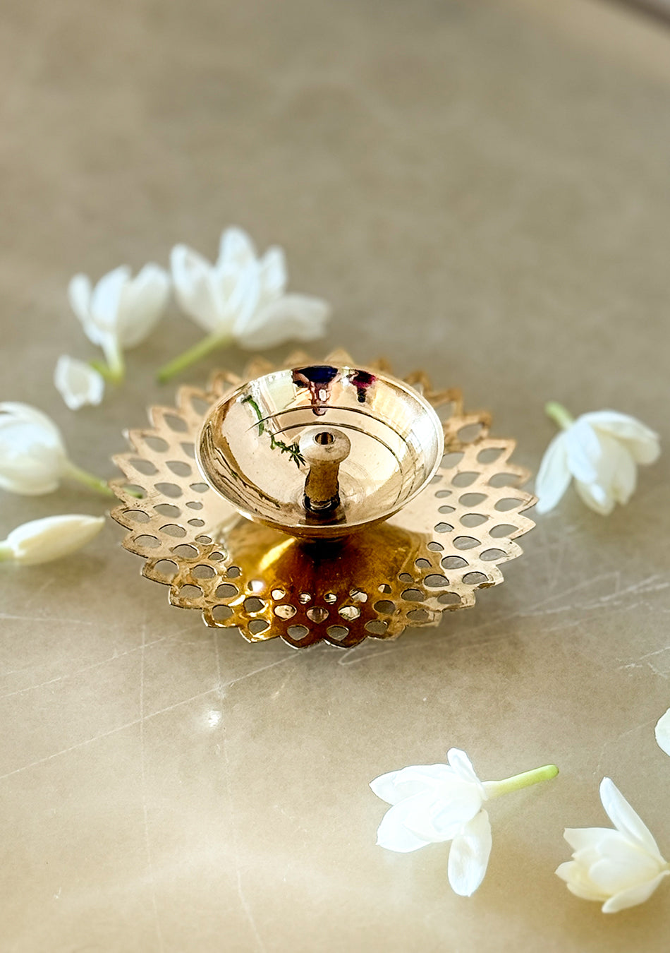 Brass round flower Diya
