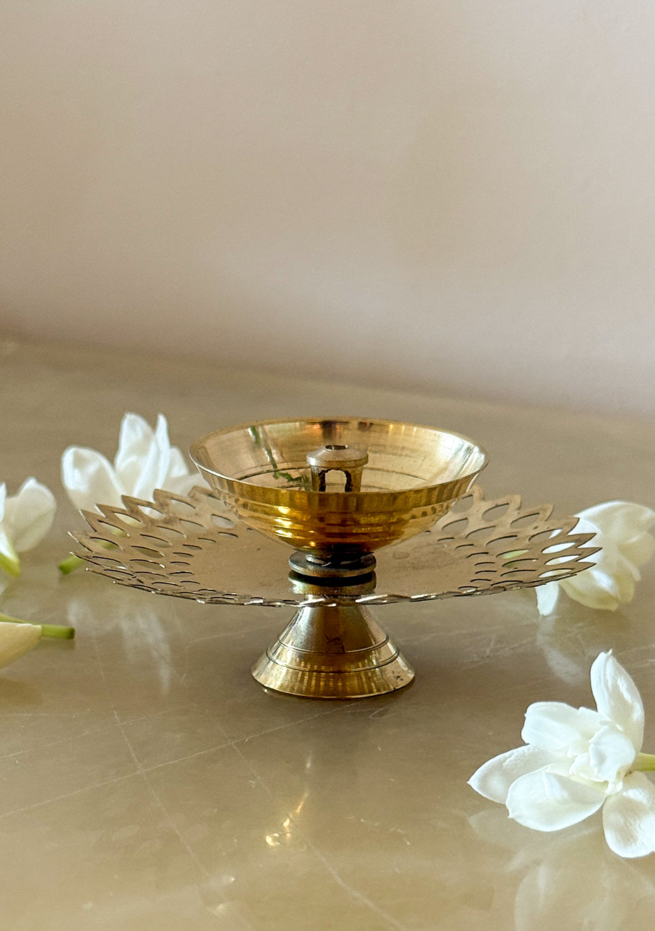 Brass round flower Diya