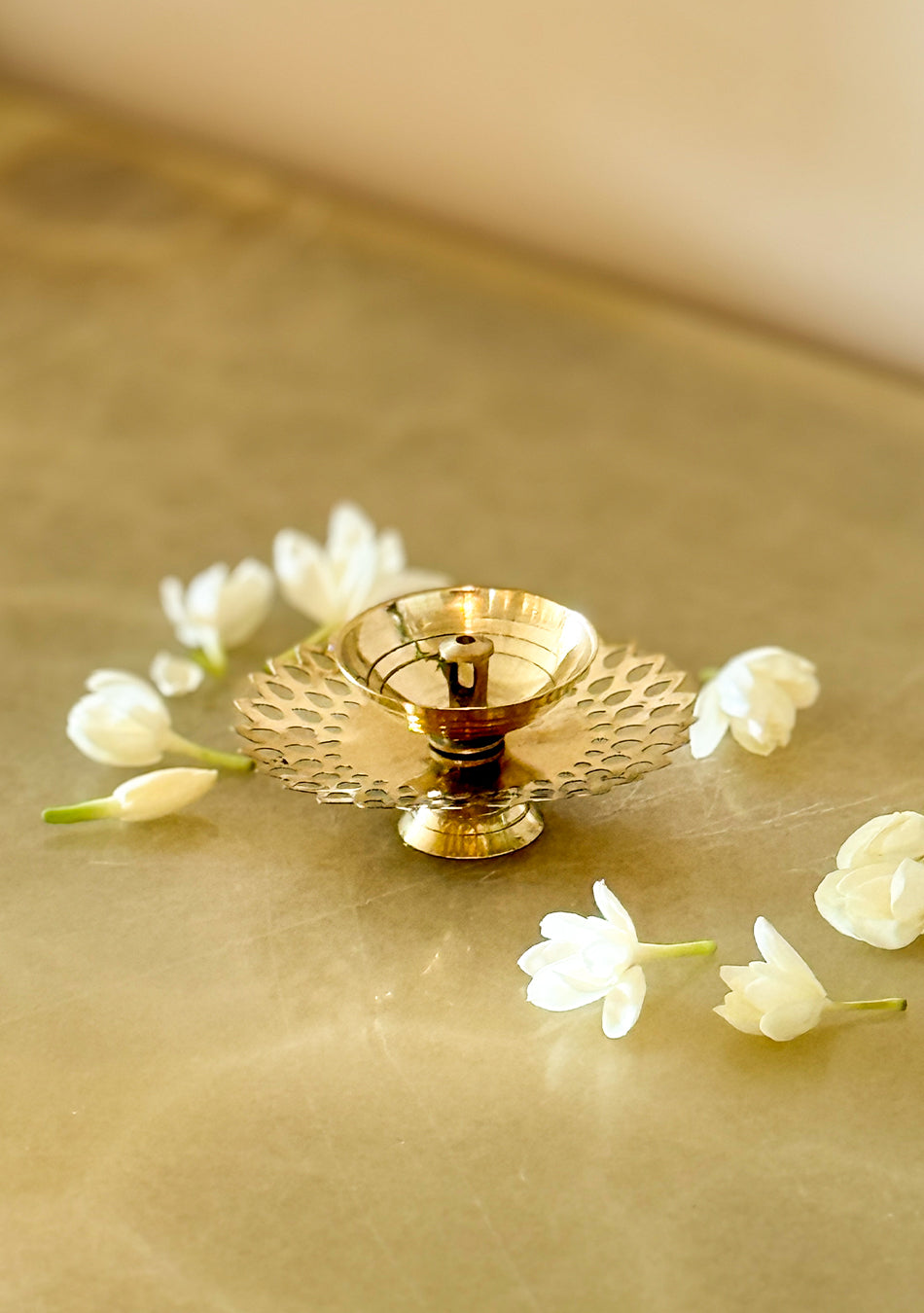 Brass round flower Diya