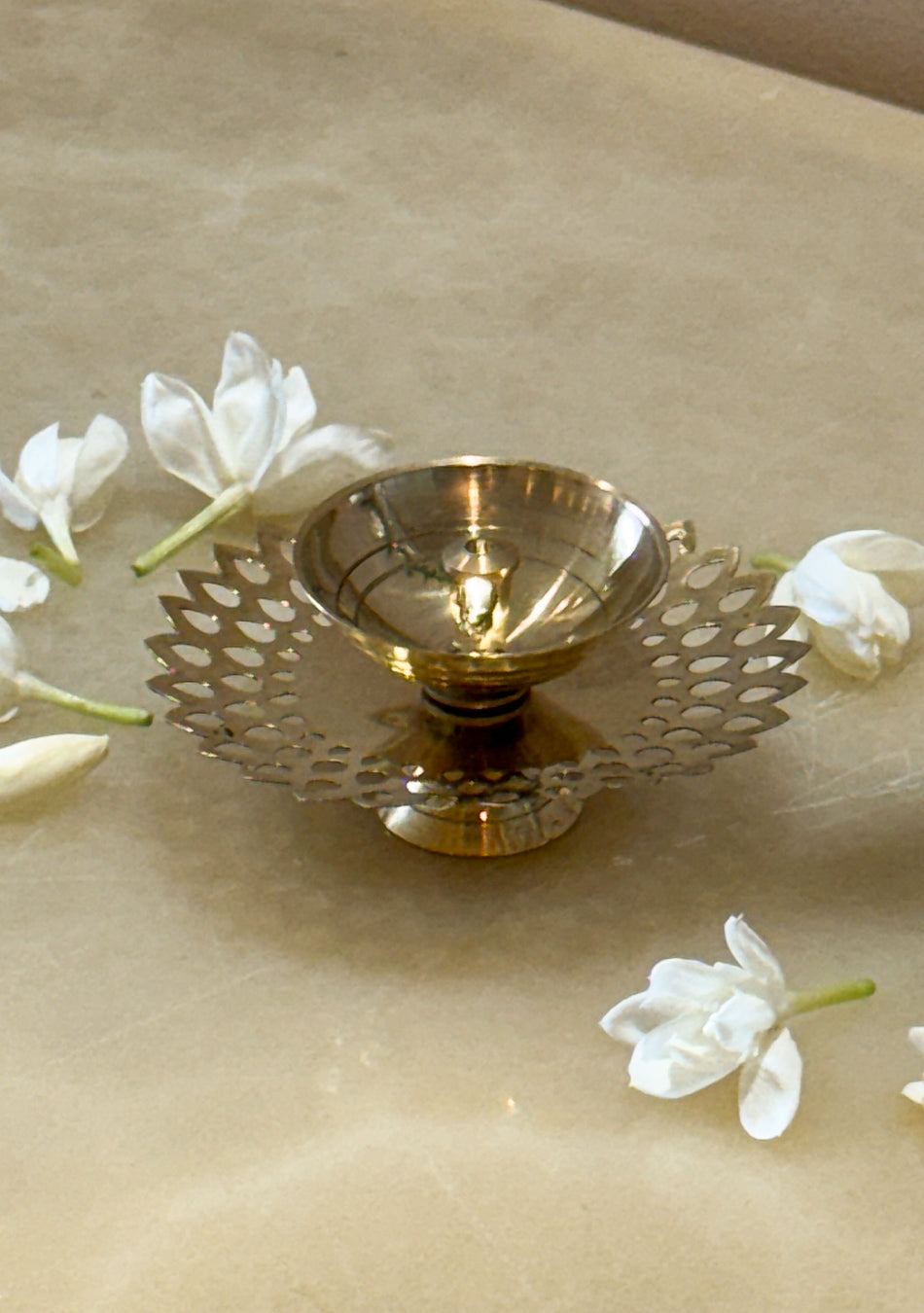 Brass round flower Diya