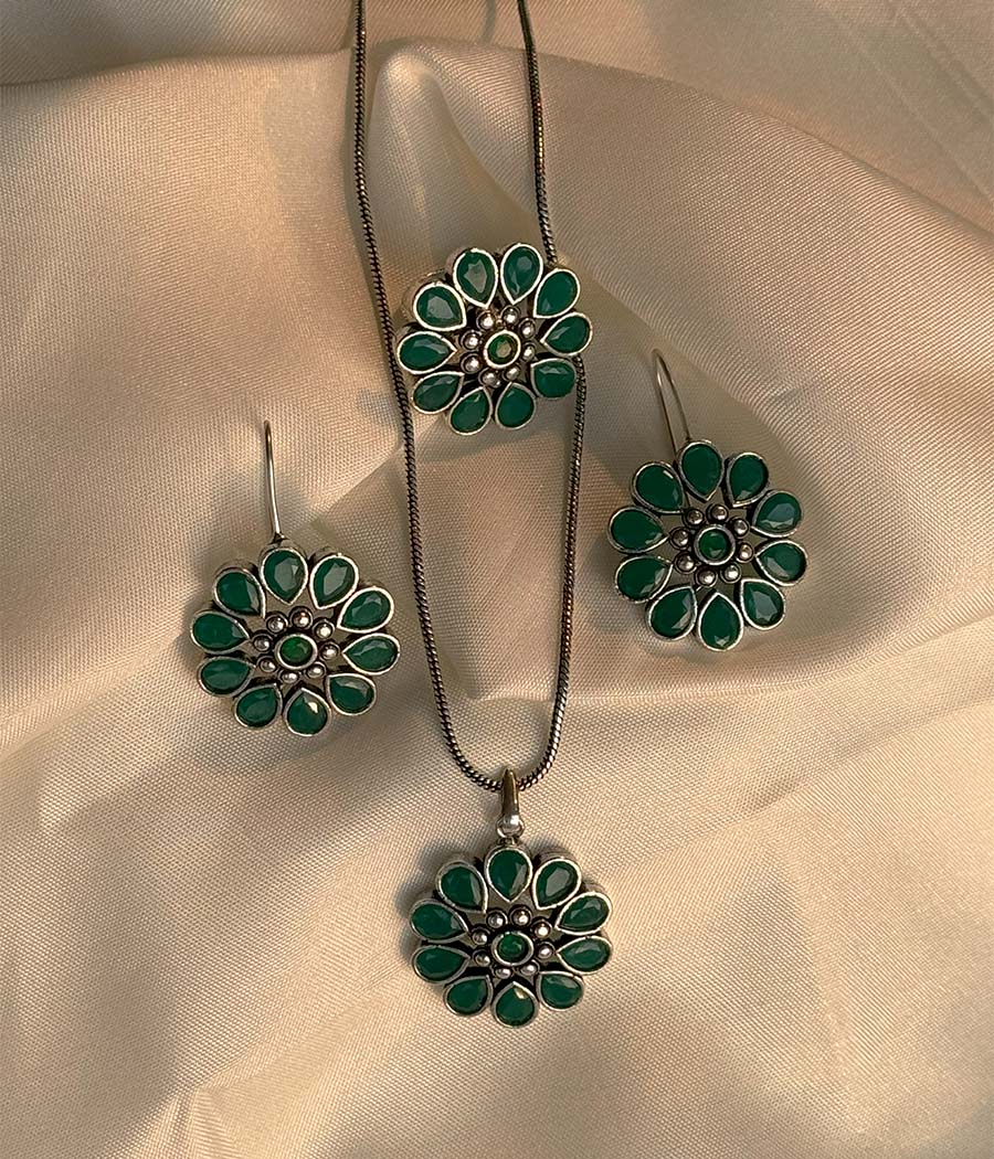 Emerald Blossom Pendant Set