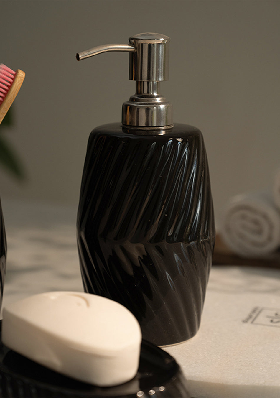 Black Striped Bathroom Set