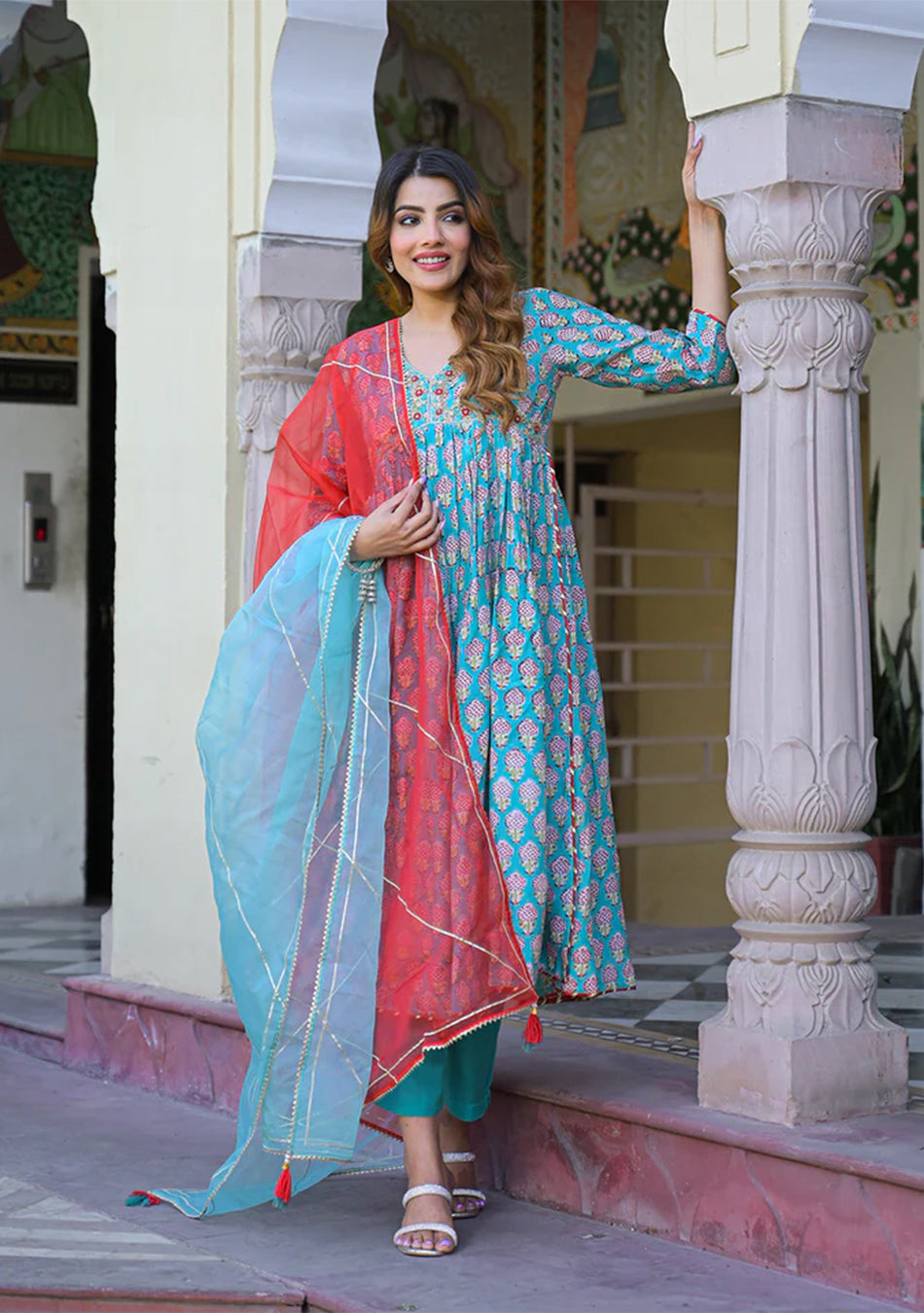 Turquoise blue Floral Muslin Printed Kurta Pand with Dupatta