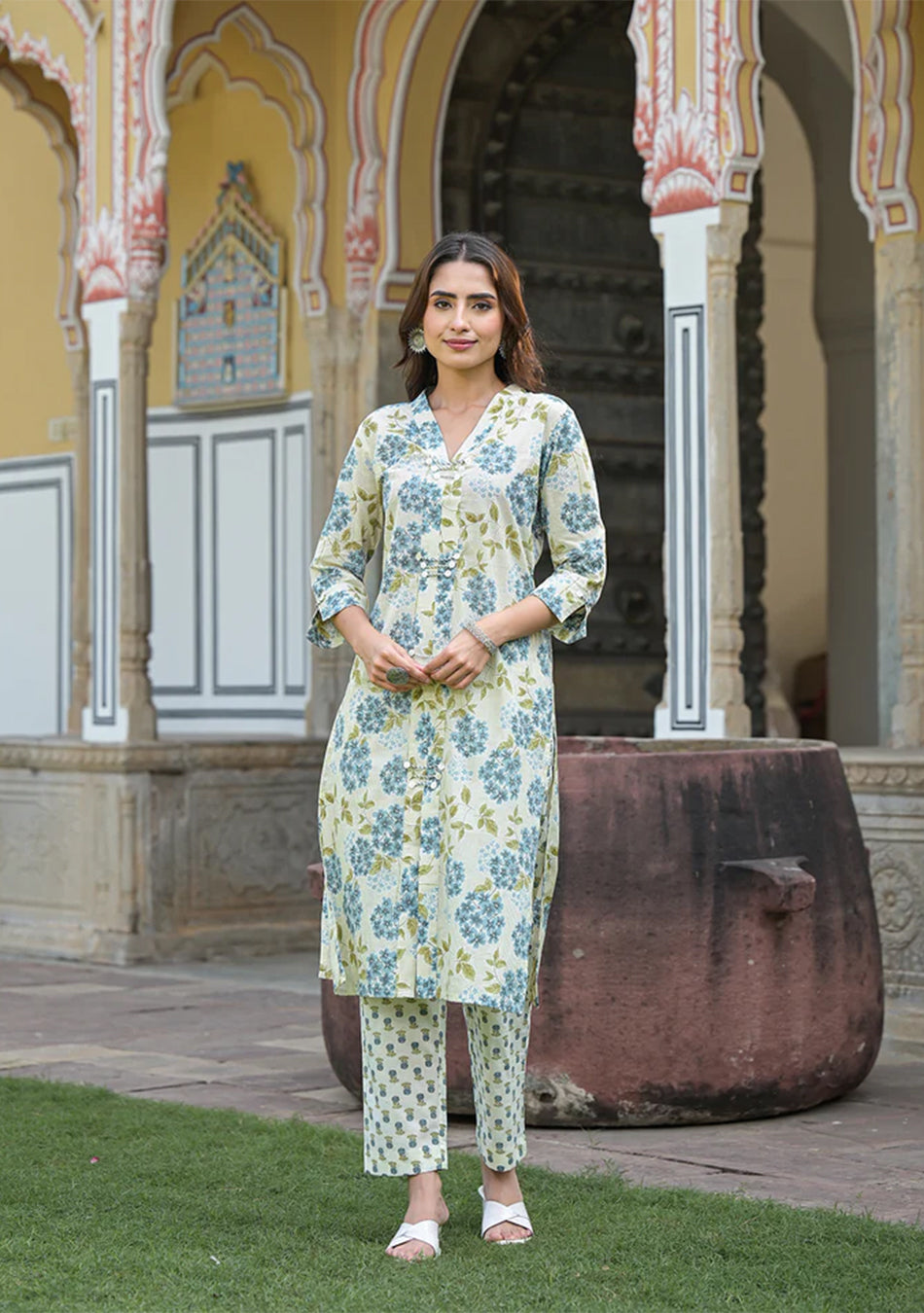 Green Floral Print Pure Cotton Straight Kurta with Trouser