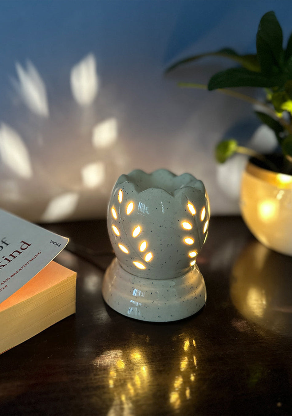 Ivory Leaf Ceramic Diffuser