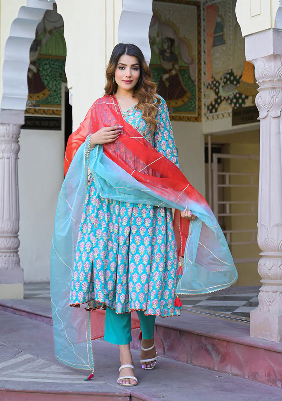 Turquoise blue Floral Muslin Printed Kurta Pand with Dupatta