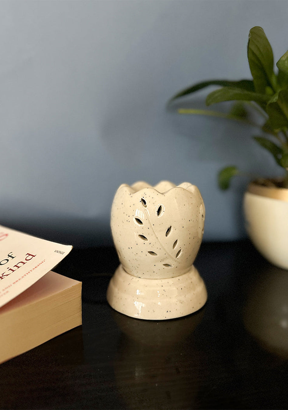 Ivory Leaf Ceramic Diffuser