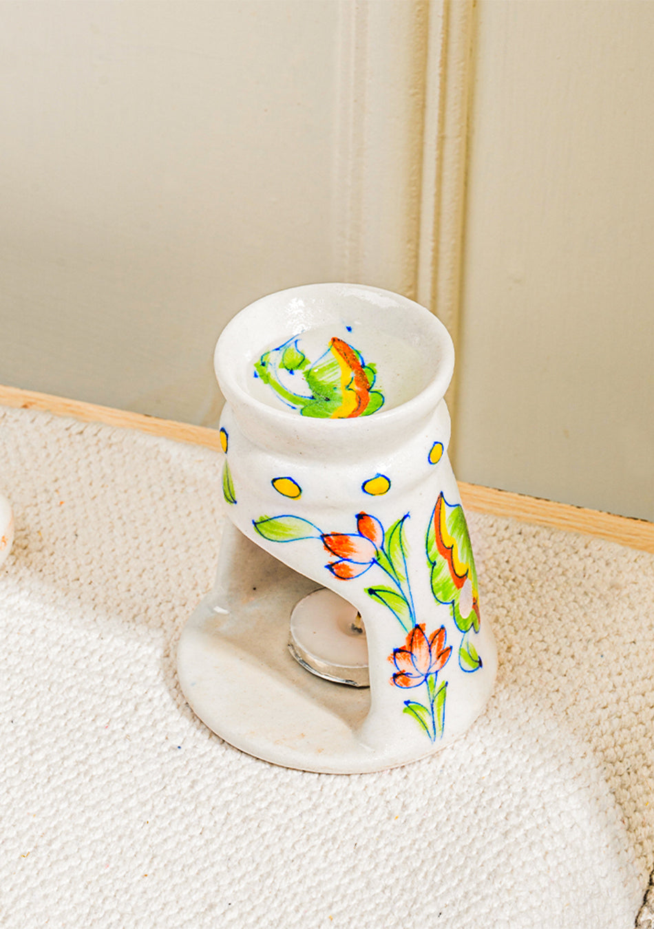 BLUE POTTERY WHITE FLORAL DIFFUSER